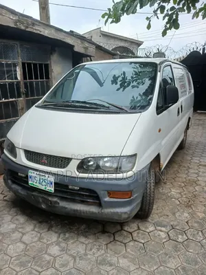 Mitsubishi L300 2005 White