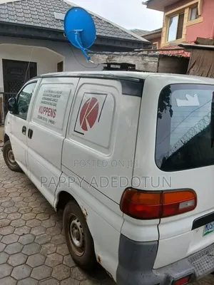 Mitsubishi L300 2005 White