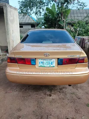 Toyota Camry 2001 Gold