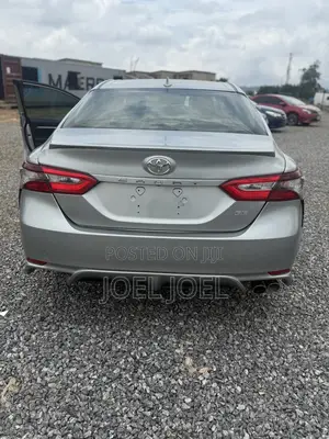 Toyota Camry 2018 Silver