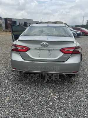 Toyota Camry 2018 Silver