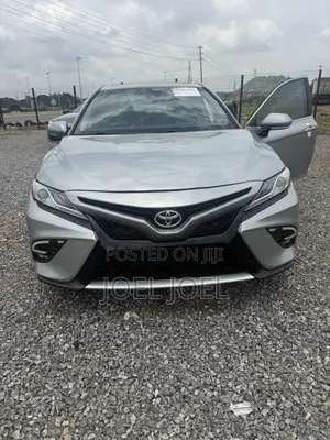 Toyota Camry 2018 Silver