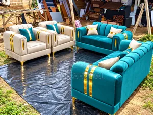 Set of Chair With Pillows