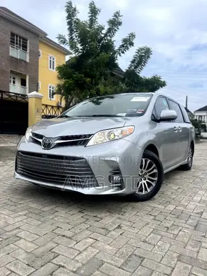 Toyota Sienna XLE AWD 2019 Silver