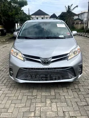 Toyota Sienna XLE AWD 2019 Silver