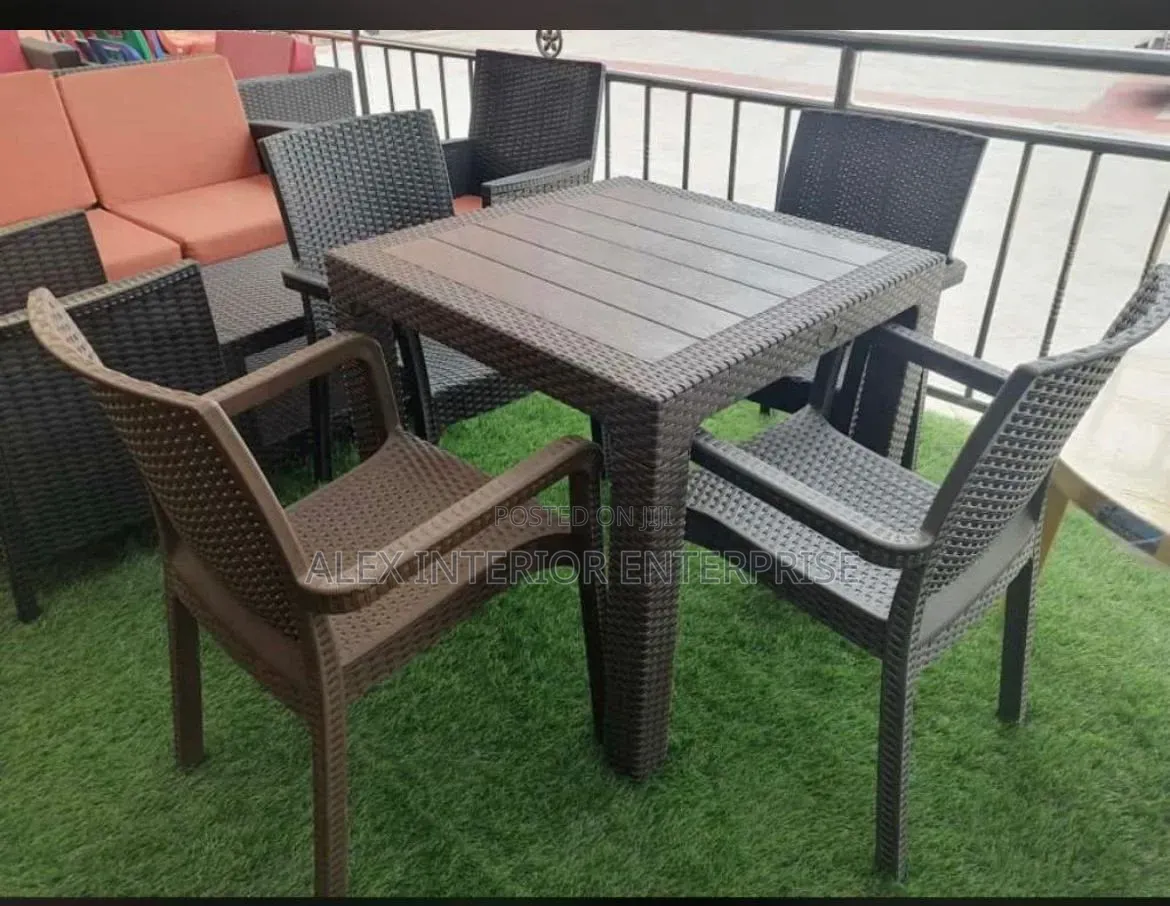 Lounge Table Chairs
