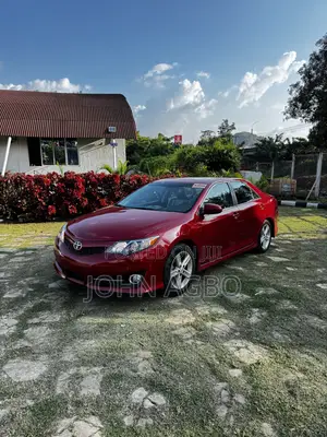 Toyota Camry SE 4dr Sedan (2.5L 4cyl 6A) 2013 Red