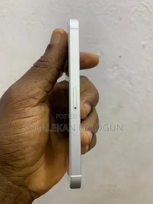 Apple iPhone SE 32 GB White