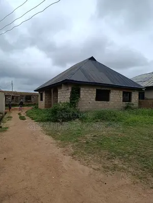 3bdrm Block of Flats in Moniya for sale