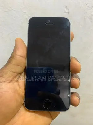 Apple iPhone 5s 16 GB Black