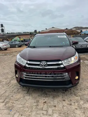 Toyota Highlander XLE 4x2 V6 (3.5L 6cyl 8A) 2018 Red