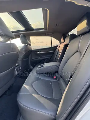 Toyota Camry XSE V6 FWD (3.5L 6cyl 8AM) 2018 White