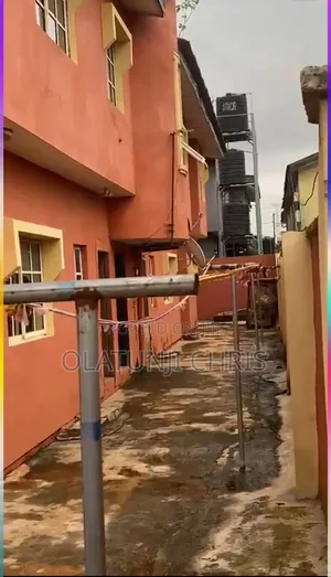 3bdrm Block of Flats in Ikola Eleyin, Ikola, Alimosho for sale