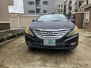 Hyundai Sonata Limited 2.0T Sedan (2.0L 4cyl 6A) 2011 Blue