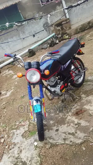 Bajaj Boxer 100 2021 Red