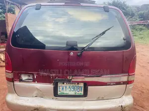 Nissan Vanette 1999