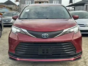 Toyota Sienna LE 8-Passenger 2021 Burgundy