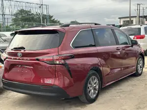 Toyota Sienna LE 8-Passenger 2021 Burgundy