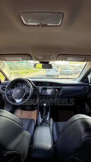 Toyota Corolla SE (1.8L 4cyl 2A) 2018 Black