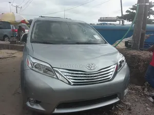 Toyota Sienna 2016 Silver
