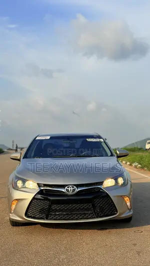 Toyota Camry SE 4dr Sedan (2.5L 4cyl 6A) 2015 Silver