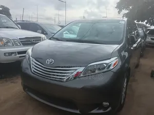 Toyota Sienna 2016 Gray