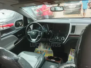 Toyota Sienna 2016 Gray