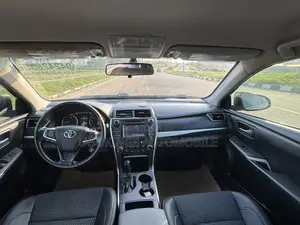 Toyota Camry SE 4dr Sedan (2.5L 4cyl 6A) 2015 Gold