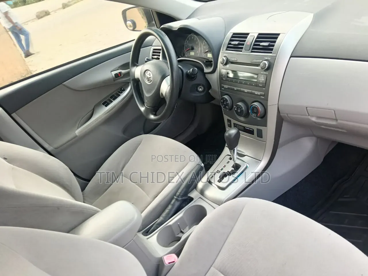 Toyota Corolla LE 4dr Sedan (1.8L 4cyl 4A) 2012 Gray