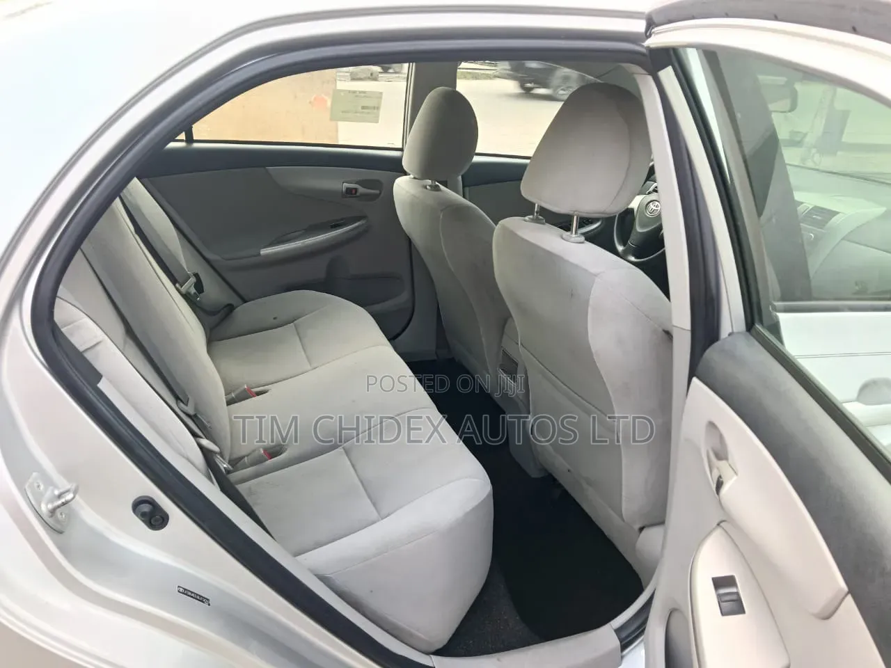 Toyota Corolla LE 4dr Sedan (1.8L 4cyl 4A) 2012 Gray