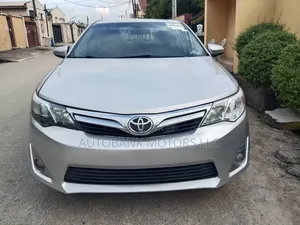 Toyota Camry XLE V6 4dr Sedan (3.5L 6cyl 6A) 2012 Silver
