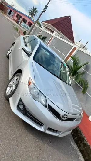 Toyota Camry SE 4dr Sedan (2.5L 4cyl 6A) 2013 Silver