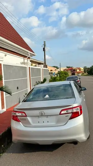 Toyota Camry SE 4dr Sedan (2.5L 4cyl 6A) 2013 Silver