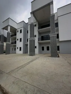 3bdrm Apartment in Main Abujaguzape for sale