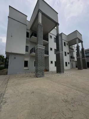 3bdrm Apartment in Main Abujaguzape for sale