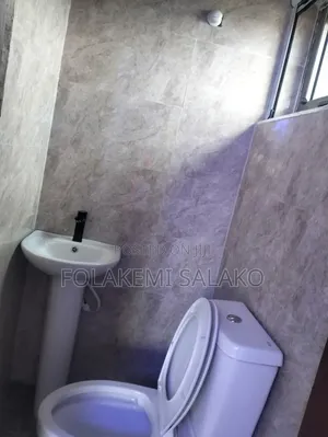 3bdrm Bungalow in Agric for sale