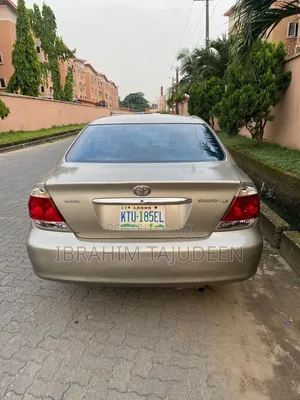 Toyota Camry LE 4dr Sedan (2.4L 4cyl 5M) 2003 Gold