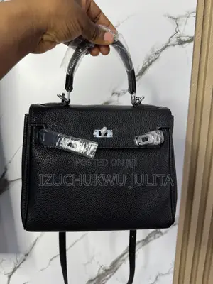 Black Hand Bag for Both Young and Old Women