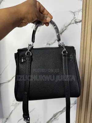 Black Hand Bag for Both Young and Old Women