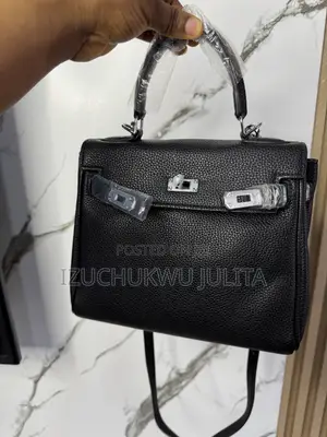 Black Hand Bag for Both Young and Old Women