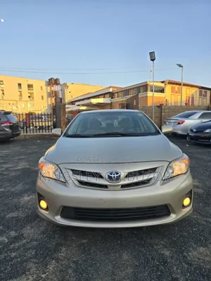Toyota Corolla 2011 Gold