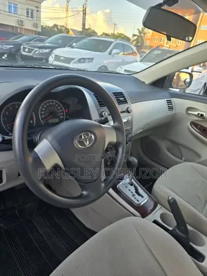 Toyota Corolla 2011 Gold