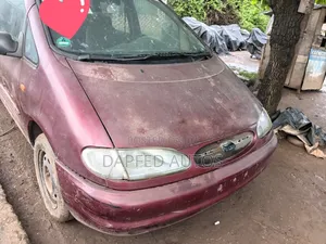 Ford Galaxy 2000 Red