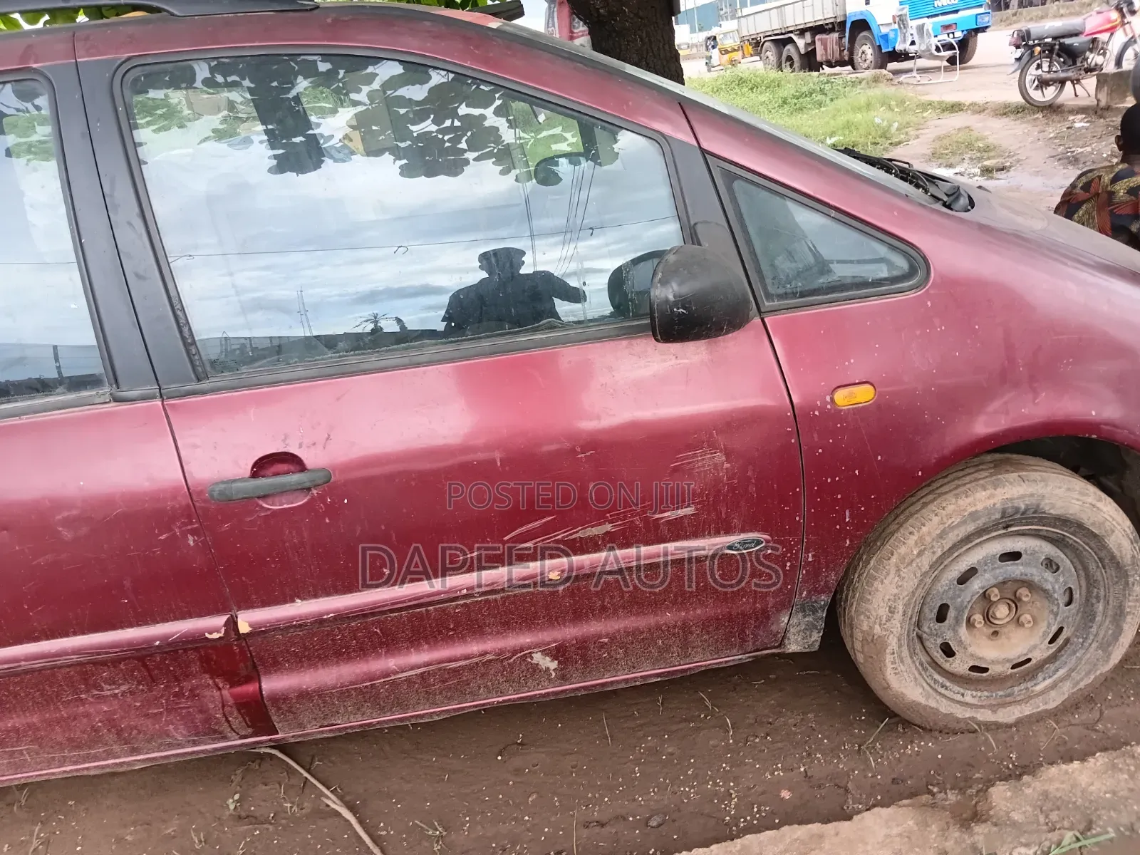 Ford Galaxy 2000 Red