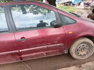 Ford Galaxy 2000 Red