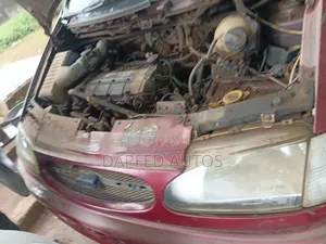 Ford Galaxy 2000 Red