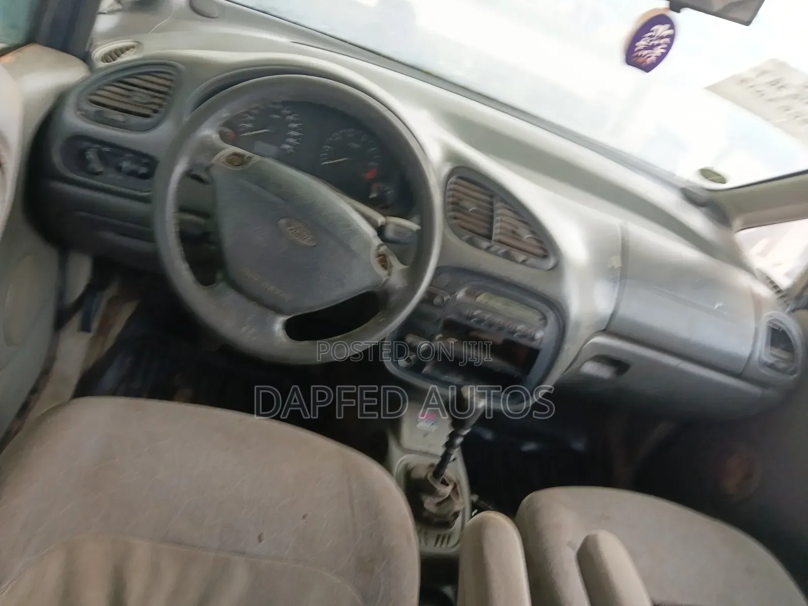 Ford Galaxy 2000 Red