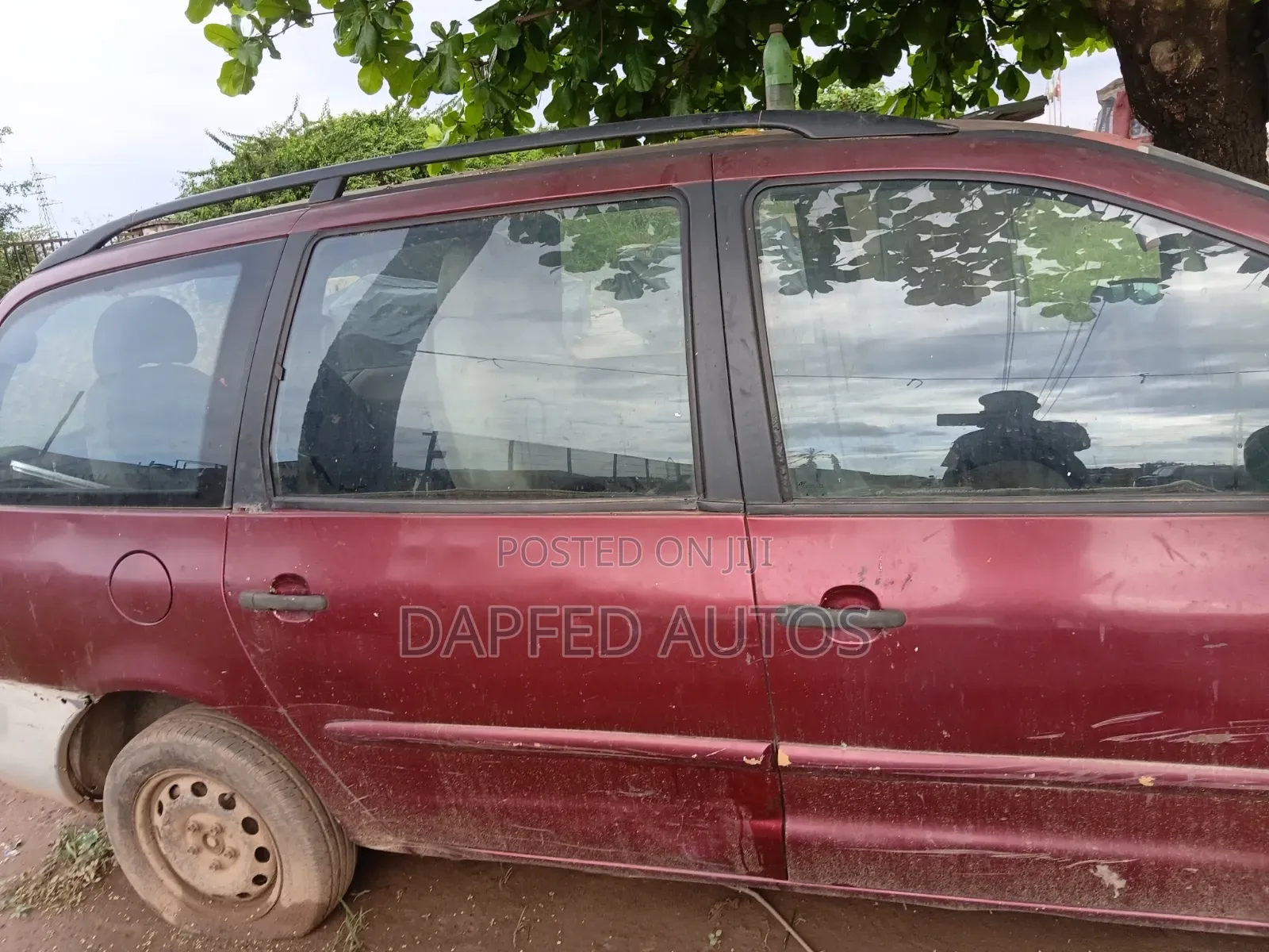 Ford Galaxy 2000 Red