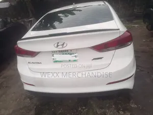 Hyundai Elantra Limited Sedan FWD (1.8L 4cyl 6A) 2016 Off white