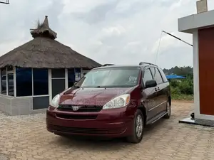 Toyota Sienna LE FWD (3.3L V6 5A) 2004 Red